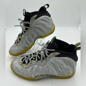 Nike Air Foamposite One PRM "Silver
Volt Camo" Youth 5Y - 37.5